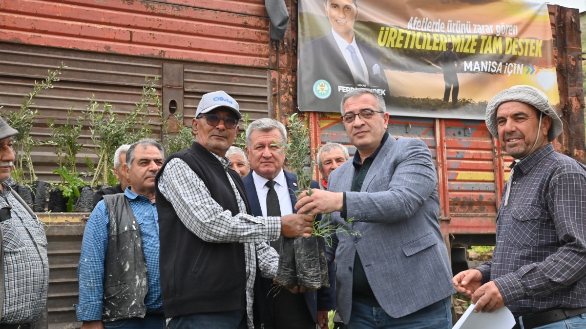 Büyükşehir yangın afetlerinin izlerini siliyor, çiftçinin yüzü gülüyor