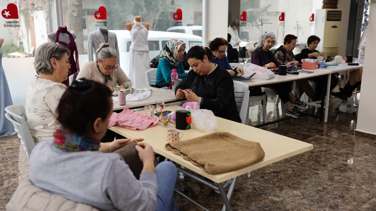 Bayraklı Belediyesinden huzurevi sakinlerine 750 adet battaniye