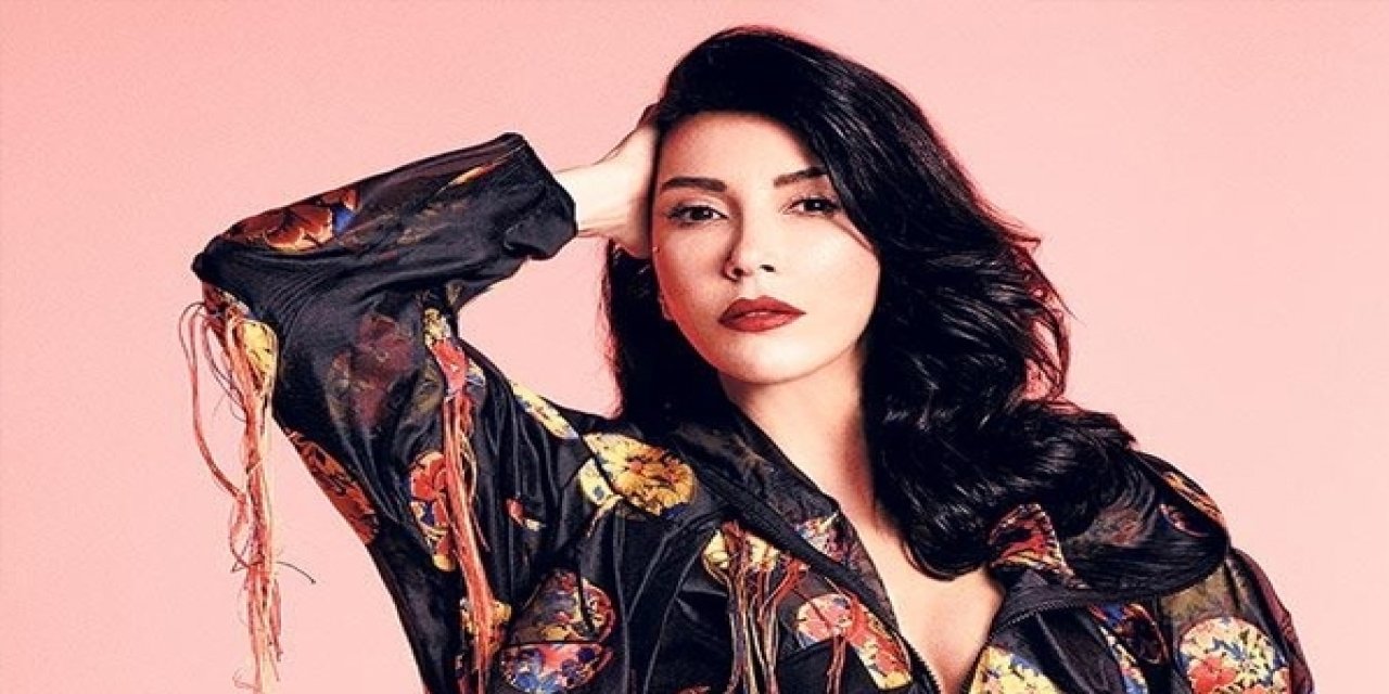 Hande Yener'den tutuklu öğrencilere destek: 'Şu anda hayatımız kelek kavun gibi'