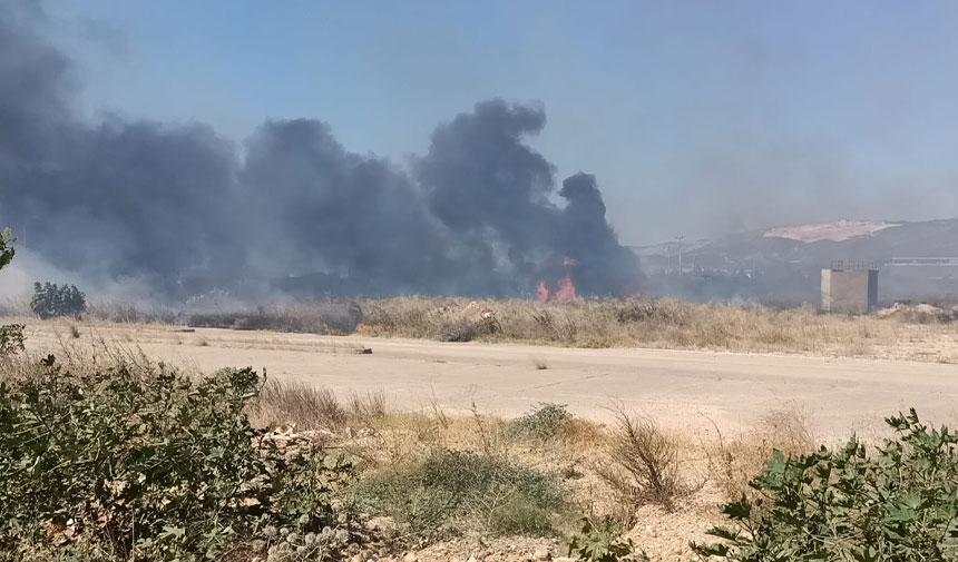 Mersin'de eski kağıt fabrikasında yangın