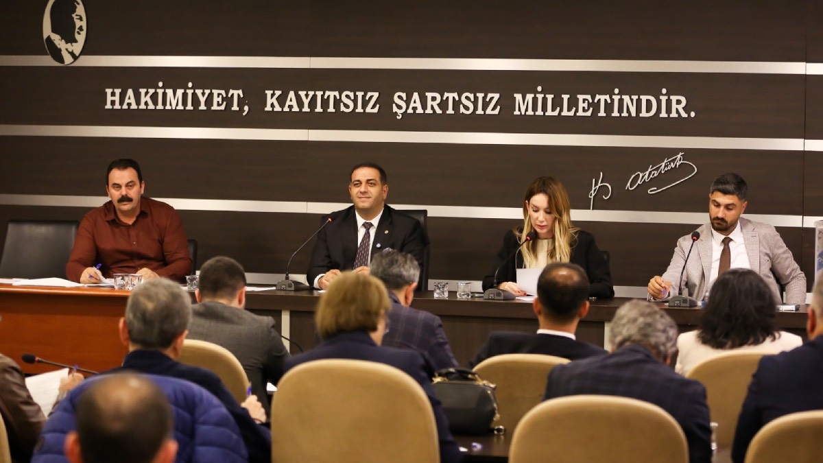 Başkan Erman Uzun mecliste bir yılı değerlendirdi, yeni projelerin müjdesini verdi