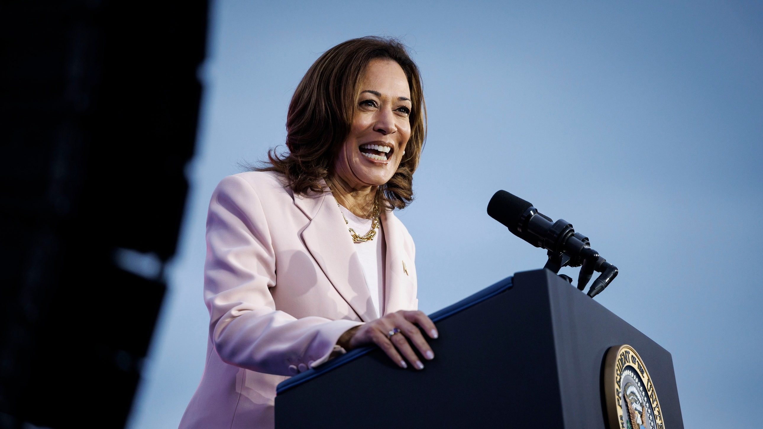 Kamala Harris’in seçim kampanyasına destek yağıyor: İlk haftada 200 milyon dolar topladı