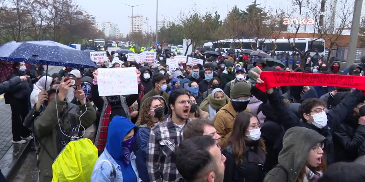 Öğrenciler, boykot kararı sonrası YÖK’e yürüdü: “Ne YÖK ne de iktidar mücadelemiz karşında durabilir”