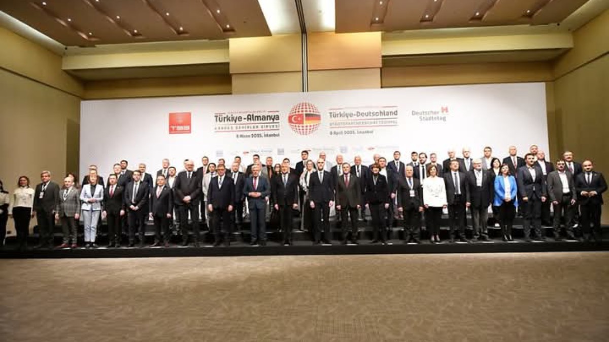 Burhaniye Belediyesi Türkiye-Almanya Kardeş Şehirler Zirvesi’ne katıldı