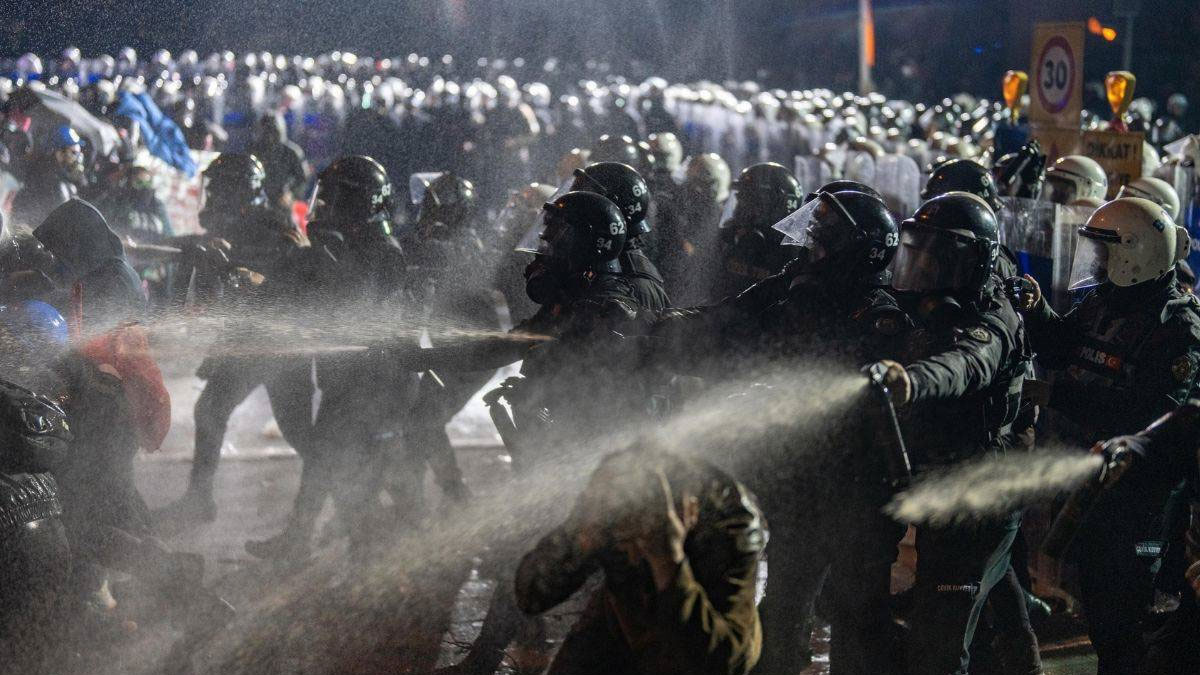 CHP'li Tanrıkulu polis şiddetini Meclis'e taşıdı