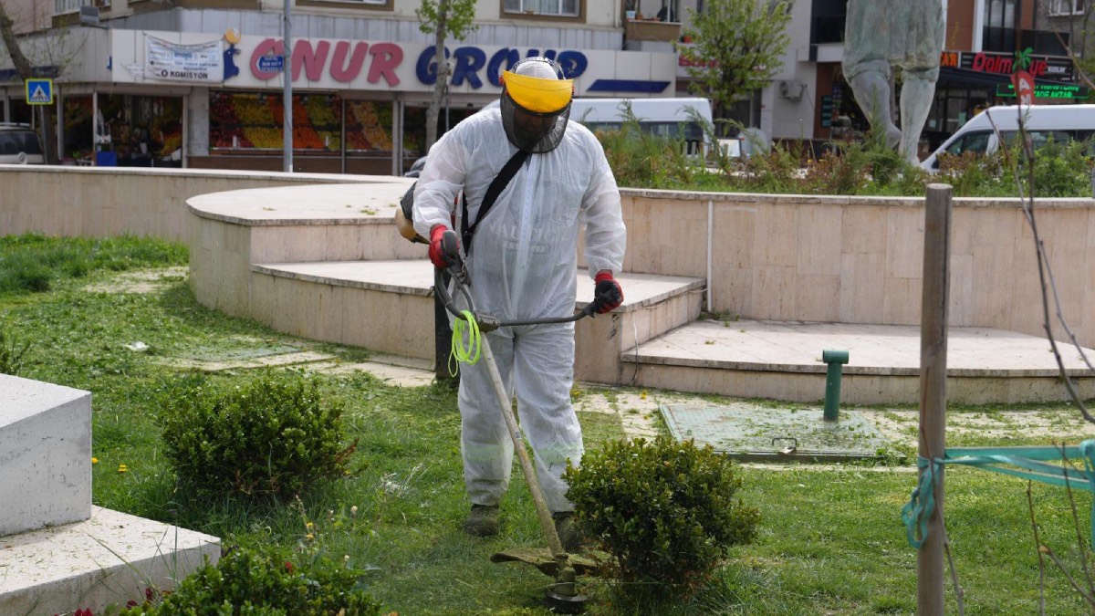 Kartal Belediyesi’nden yaz temizliği mesaisi