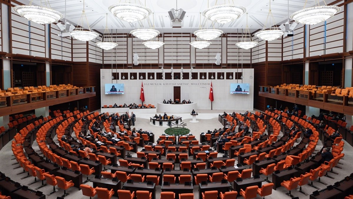 DEVA Partisi, boş iktidar sıralarına tepki gösterdi