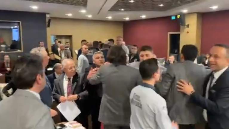 Meclis savaş alanına döndü! Güvenlik görevlileri devreye girdi
