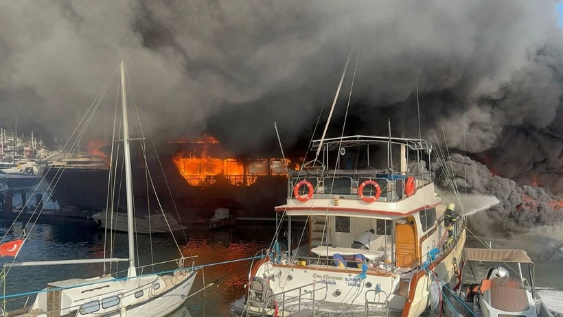 Marinada büyük yangın! 4 tekne küle döndü