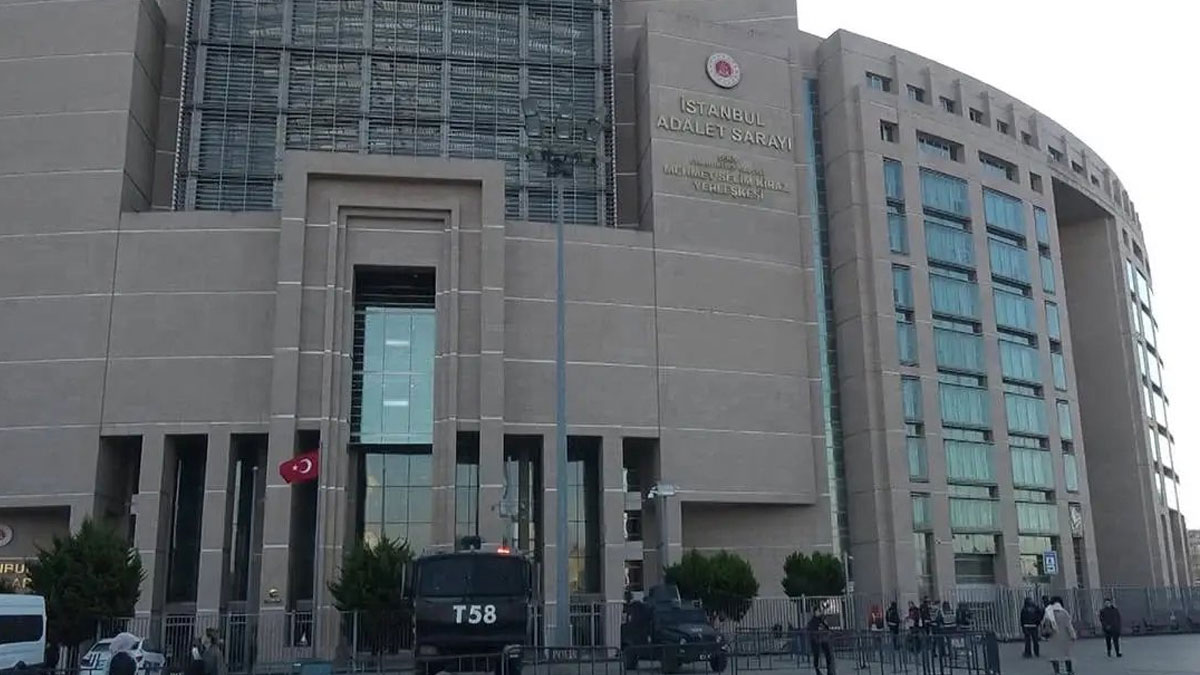 'Diktatör Erdoğan' dövizi taşıdıkları gerekçesiyle 3 öğrenci tutuklandı