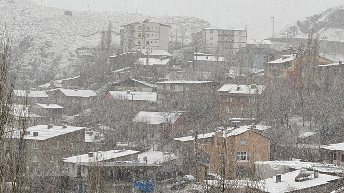 Hakkari Üniversitesi'nde eğitime ara verildi