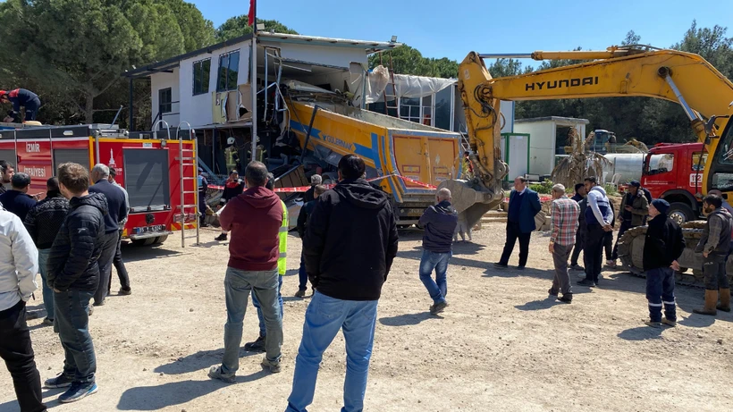 Hafriyat kamyonu prefabrik eve çarptı: 1 ölü