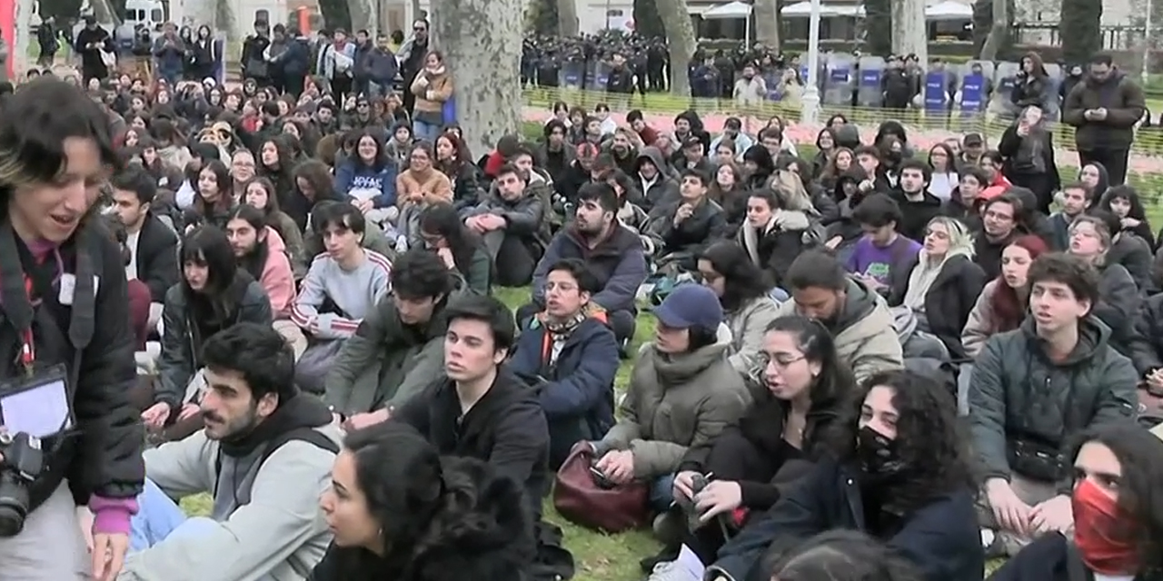 Gülhane Parkı'nda Erkan Baş ile buluşan gençlere polis müdahalesi: 43 gözaltı!