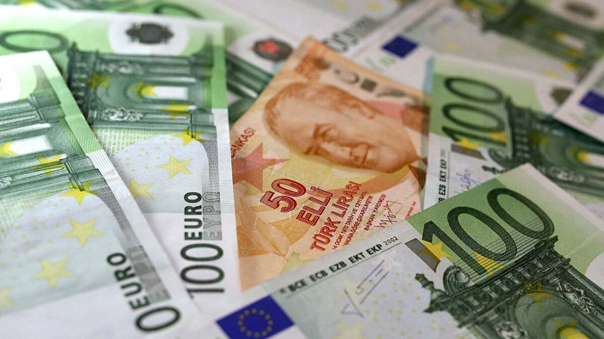 Dolarda gerileme derinleşti: Euro 3, İsviçre frangı 10 yılın zirvesinde