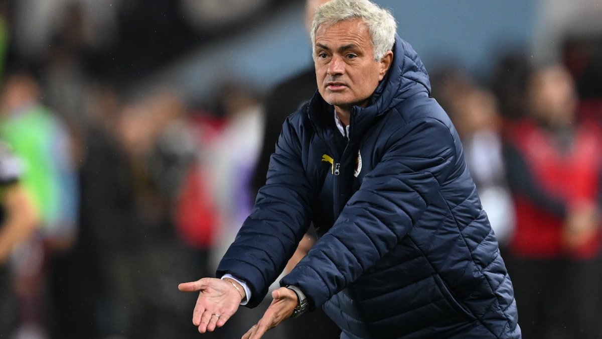 Fenerbahçe'de Mourinho’dan karar: İki isimle yollar ayrılacak mı?