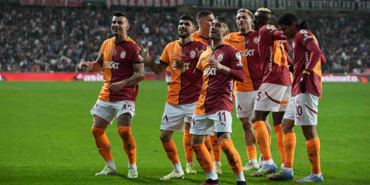 Galatasaray, Samsunspor'u yenerek liderliğini sürdürdü