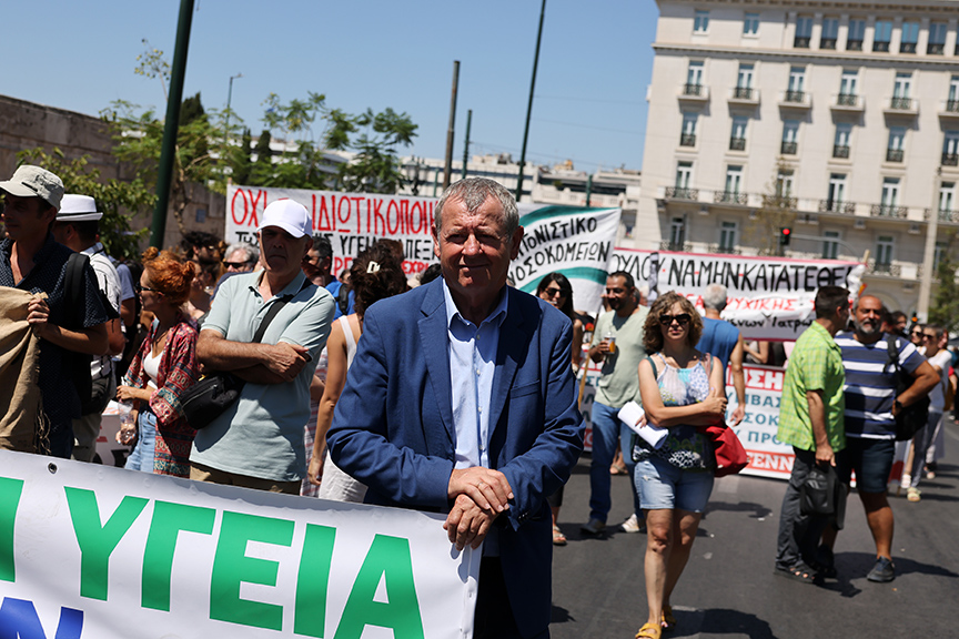 Doktorlardan 24 saatlik grev! Yeni yasayı protesto ediyorlar