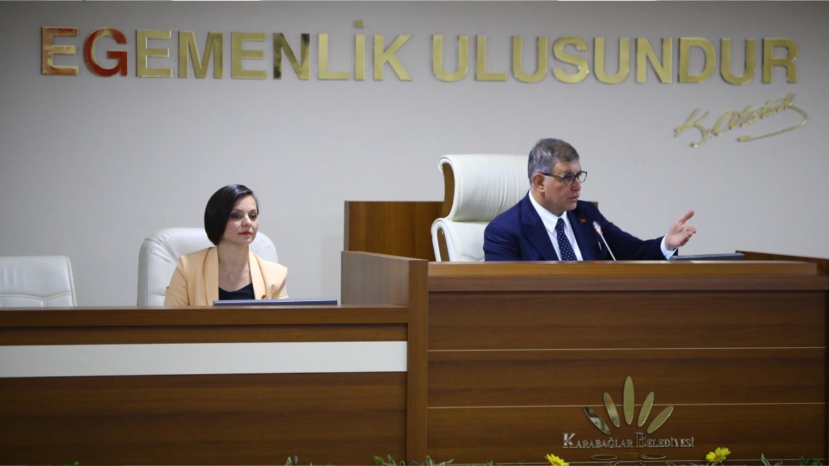 Başkan Tugay ve Başkan Kınay muhtarlarla koordinasyon toplantısında buluştu