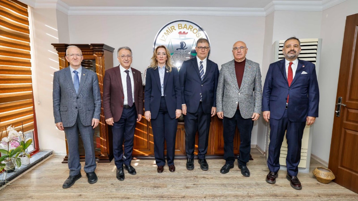İzmir Büyükşehir Belediye Başka'ın Tugay hukukçuların paneline katıldı