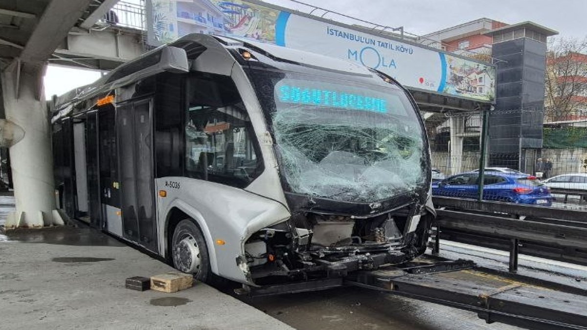 Avcılar'da metrobüs kazası