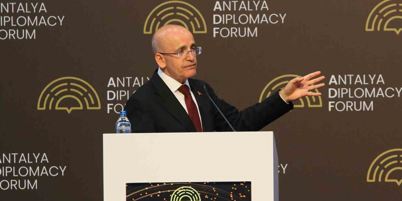 Şimşek, Türk lirasındaki değer kaybının kontrollü olduğunu söyledi!
