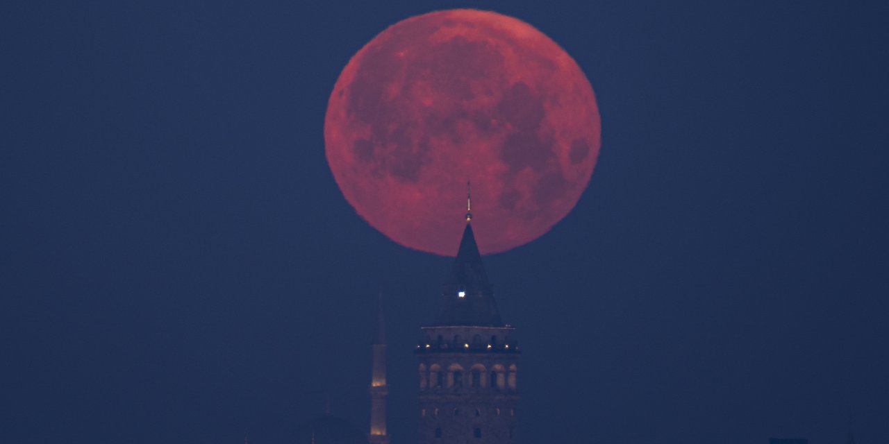 İstanbul'da kartpostallık manzara: Dolunay megakenti aydınlattı