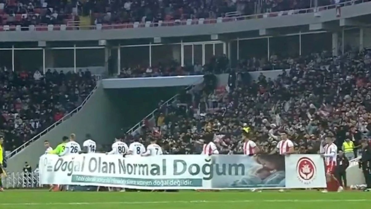 Sivasspor'dan olay pankart: Tepki yağdı