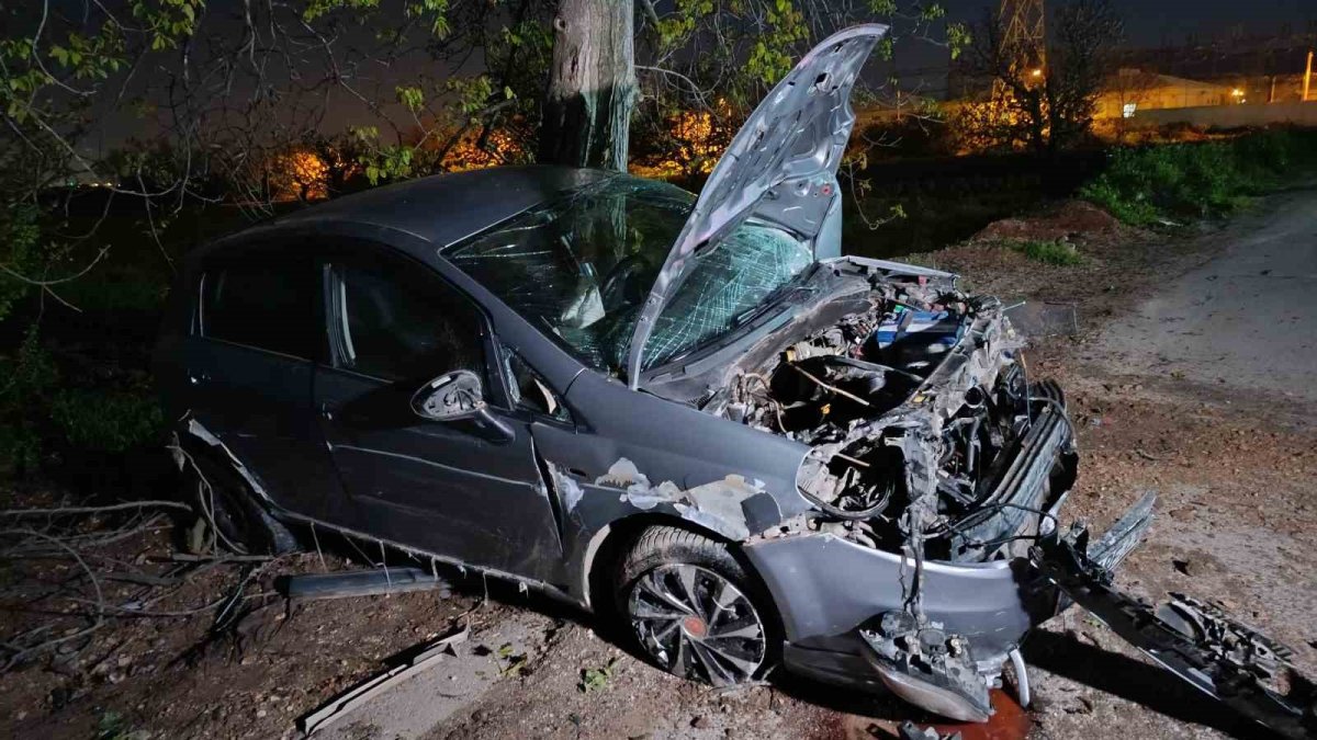 Bursa’da feci kaza: Otomobil ile motosiklet çarpıştı