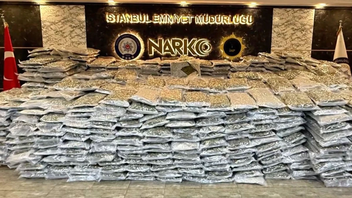 Yerlikaya, İstanbul'da yüzlerce kilo uyuşturucunun ele geçirildiğini duyurdu