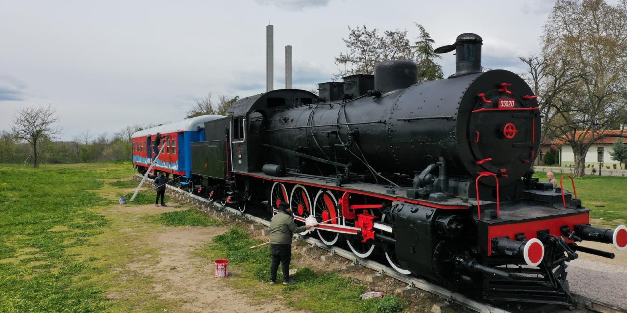 Edirne’de turistlerin gözdesi olan nostaljik kara tren bakıma alındı