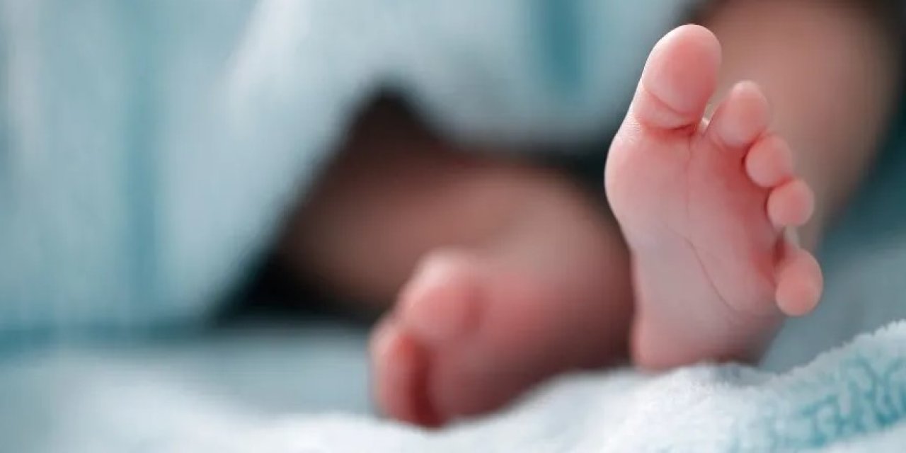 Bebeğinin mahrem görüntülerini teşhir etti