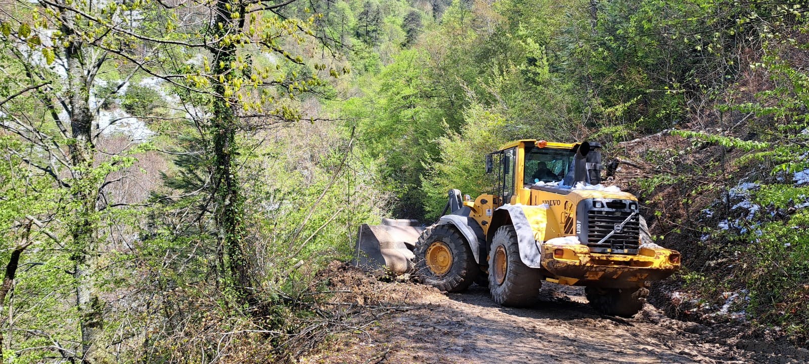 Karabük'te heyelan nedeniyle kapanan yol trafiğe açıldı