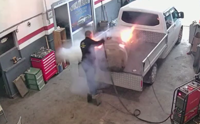 Mazot deposu bomba gibi patladı! Ölümden döndü