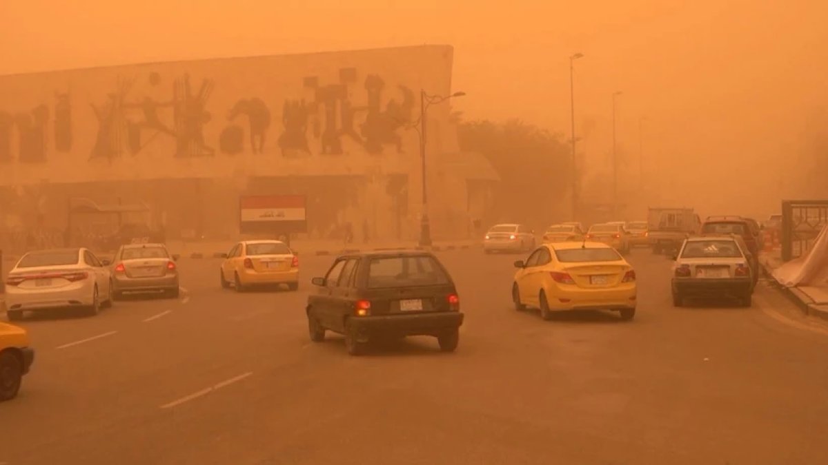 Irak'ta toz fırtınası kabusu: 2.751 Kişi hastaneye kaldırıldı