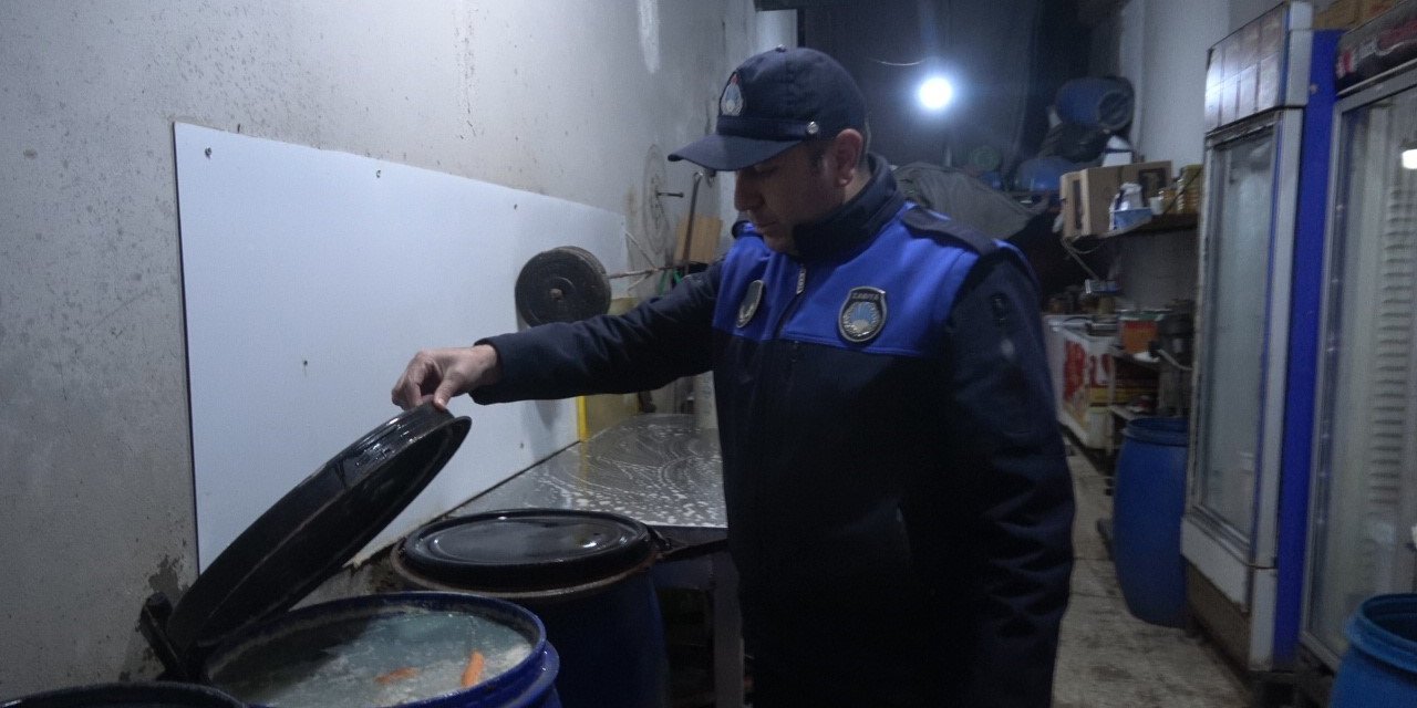 Yüzlerce kişi zehirlenmişti: Tavuk döner imalathanesindeki pisliği gören şok oldu