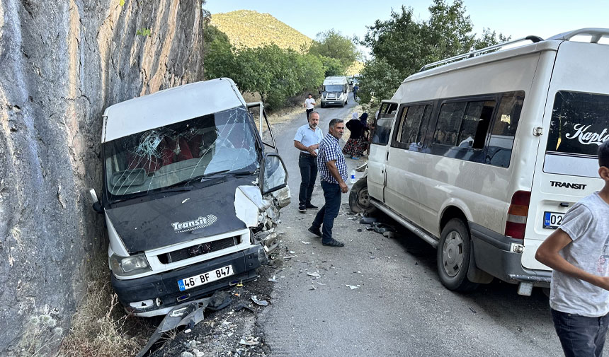 Adıyaman'da iki işçi servisi çarpıştı: 13 yaralı