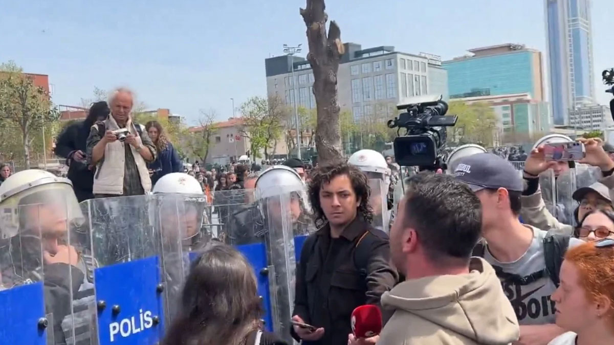 Çağlayan Adliyesi'nde tansiyon yükseldi! Gözaltına alınan gençlere destek için kalabalık bir arada