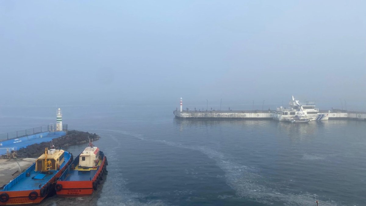 Çanakkale Boğazı'nda sis engeli kalktı, gemi geçişleri yeniden başladı