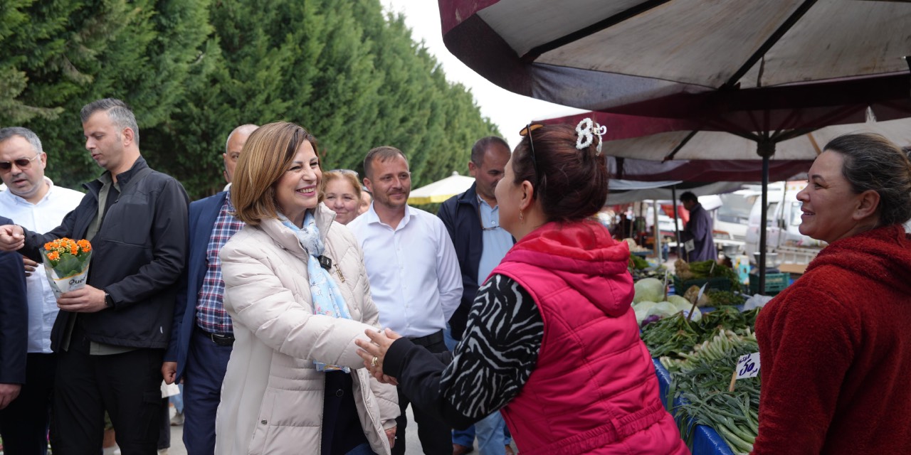 Eskişehir Büyükşehir Belediye Başkanı Ayşe Ünlüce, esnaf ve vatandaşlarla buluştu