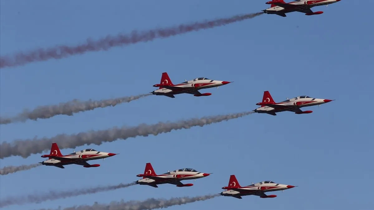 Türk Yıldızları'ndan prova uçuşu