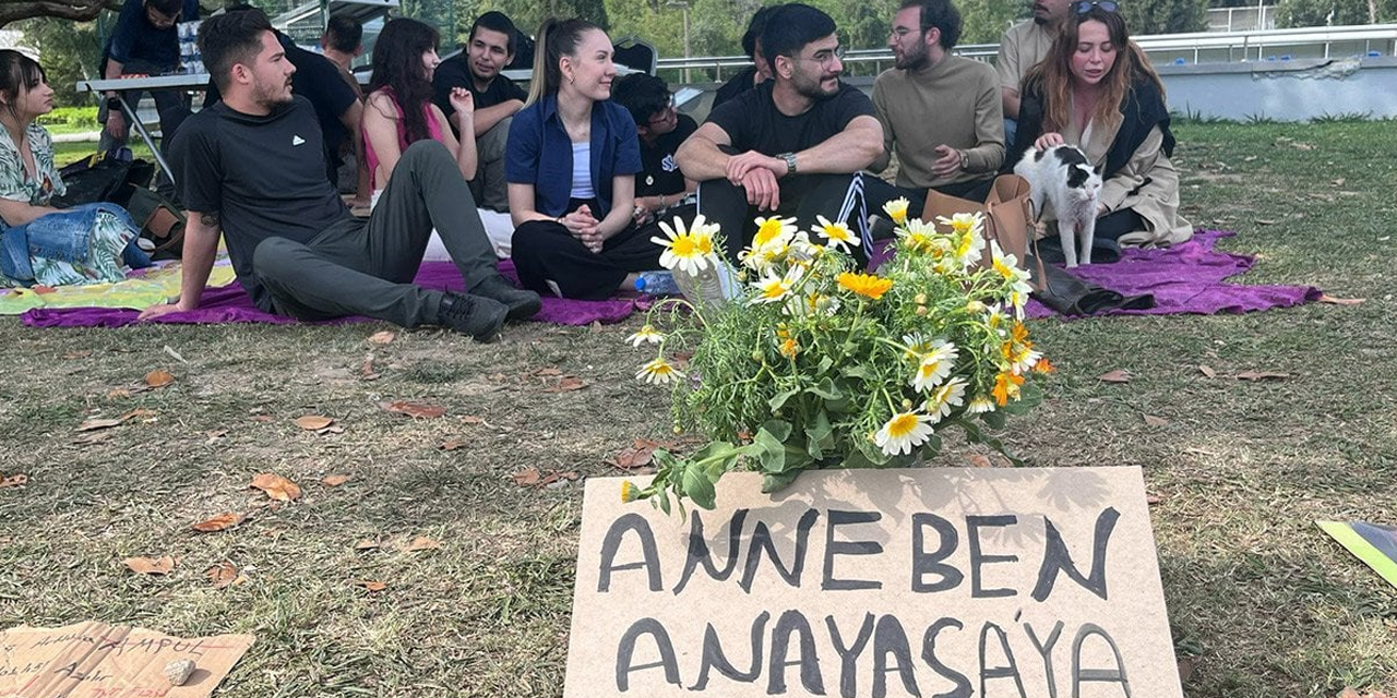 İzmir’de adalet nöbeti 4. gününde: "Biz gençler umudumuzu kaybetmedik"