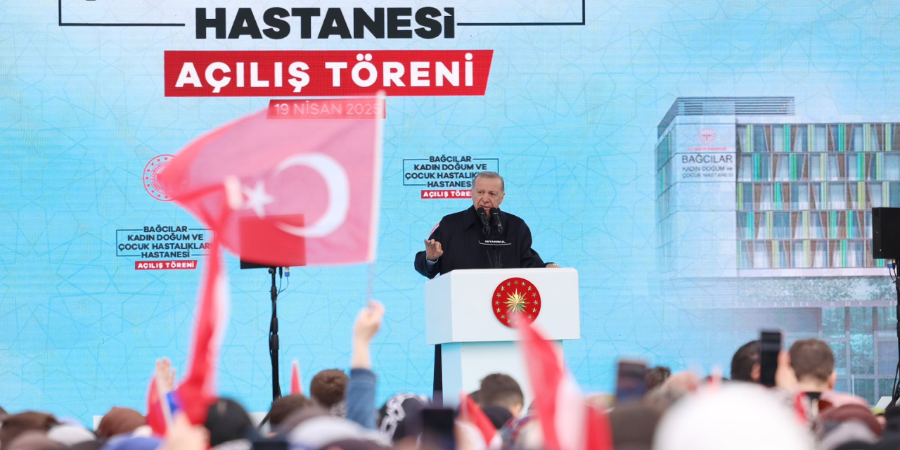 Erdoğan konuşurken "AK Parti sebep enflasyon sonuç", "Allah'ın dinini kullanma Reis" pankart açtı, tutuklandı!