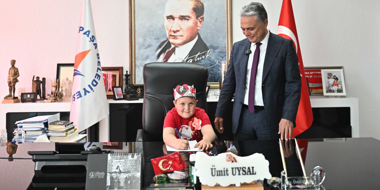 Antalya Büyükşehir Belediye Başkanı Ümit Uysal’dan 23 Nisan mesajı: ‘Nice kuşaklar vatan sevgisiyle büyüsün’