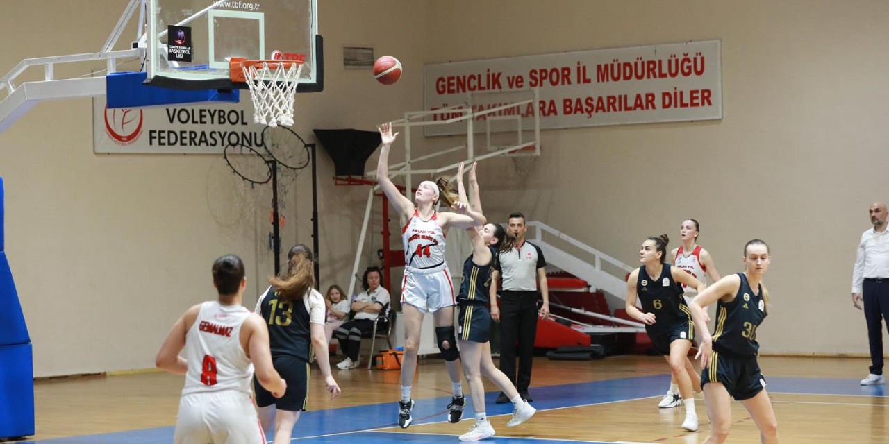 Körfezin İncileri çeyrek finalde veda etti