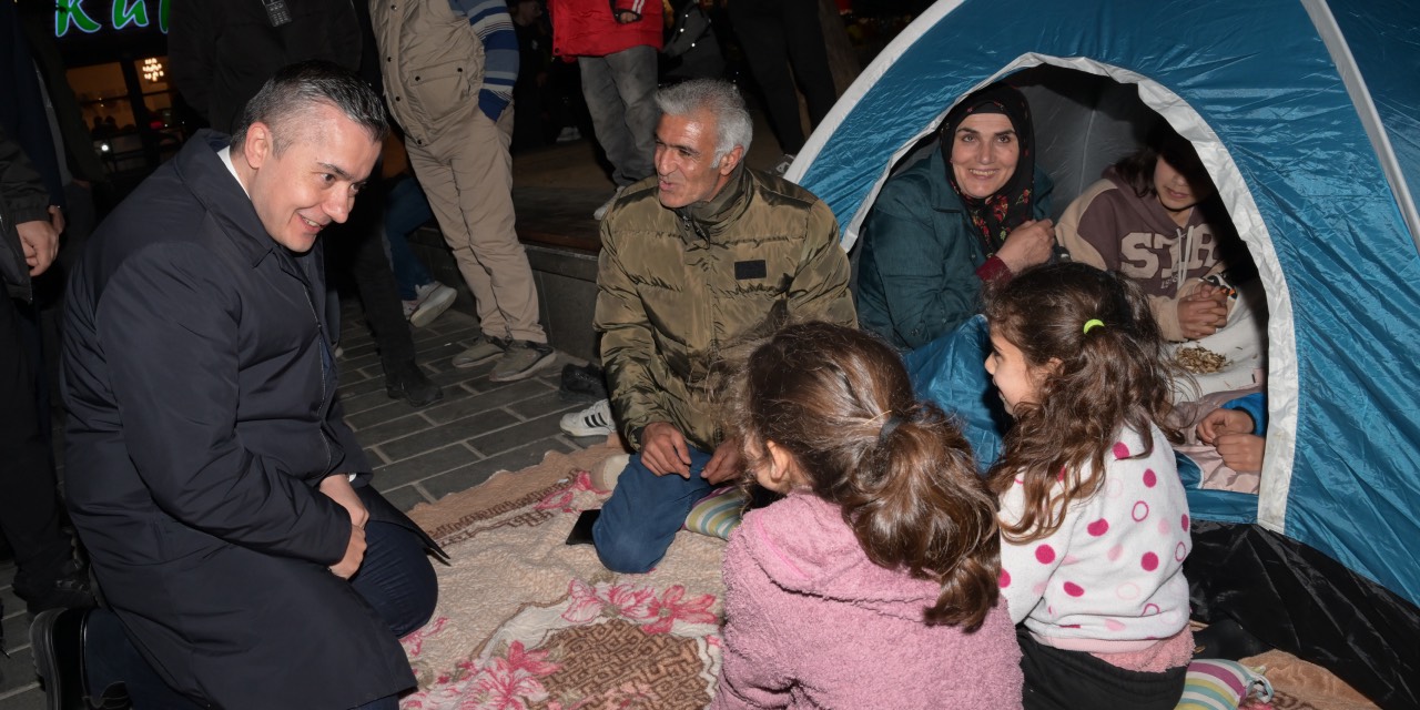 Esenyurt Belediyesi'nde gece boyunca saha çalışmaları devam etti