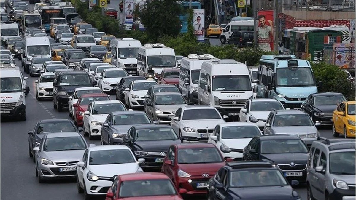 Deprem trafikte vurdu: Yüzlerce otomatik araç yolda kaldı, İşte nedeni