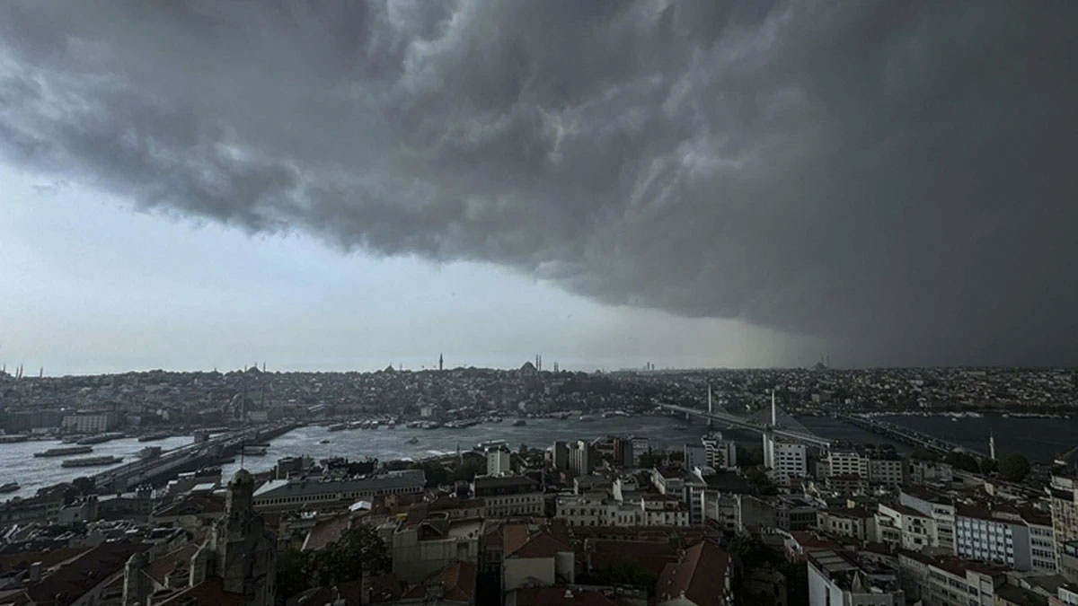 İstanbullulara fırtına ve sağanak uyarısı
