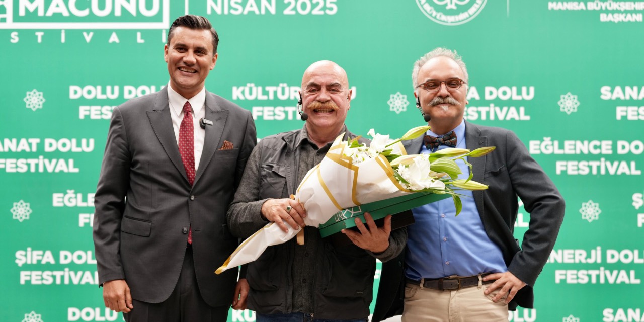 Emrah Safa Gürkan ve Ezel Akay ‘Tarihin Geleceği ve Geleceğin Tarihi’ni konuştu