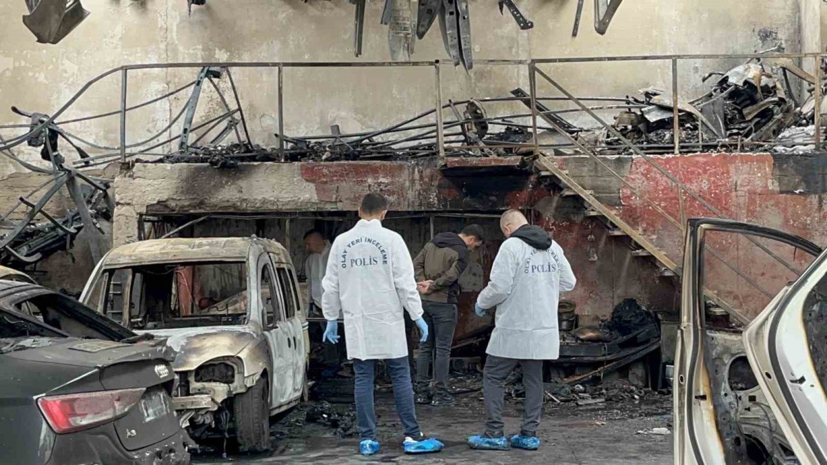 Tekirdağ’da sanayi sitesinde korkutan yangın: 6 otomobil küle döndü