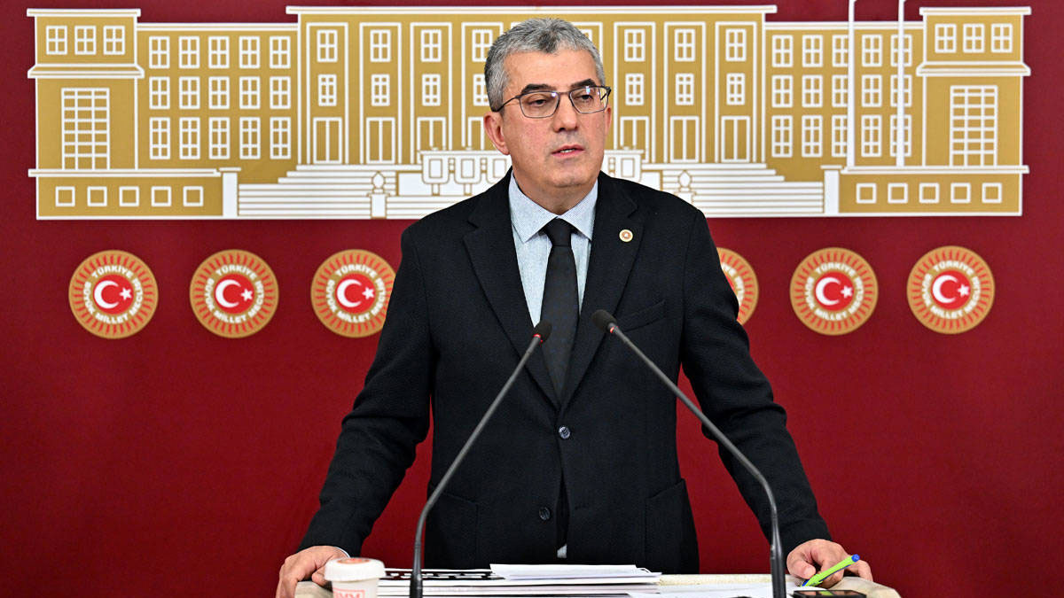 CHP'den İBB operasyonuna tepki: Fiilen çalışamaz hale getiriliyor